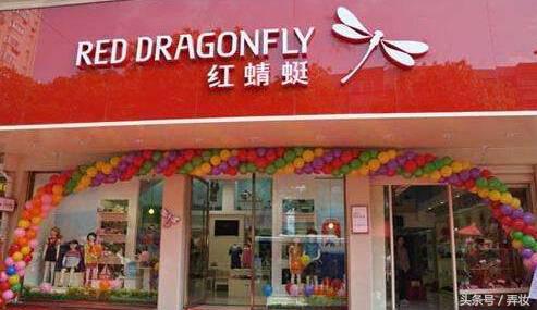 百货商场的一楼，是与世隔绝的时尚炼狱，你见到的都是这样！