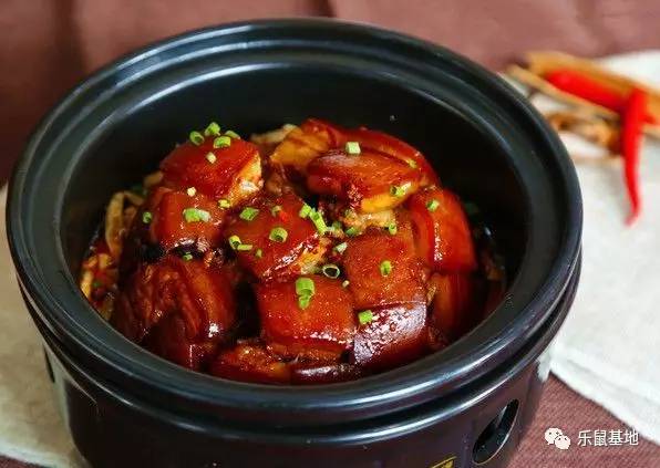 尽管经历了千百年，但你依然不能抵挡砂锅的醇香诱惑