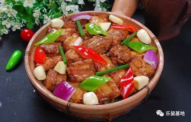 尽管经历了千百年，但你依然不能抵挡砂锅的醇香诱惑