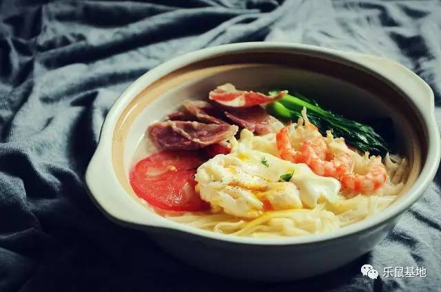 尽管经历了千百年，但你依然不能抵挡砂锅的醇香诱惑