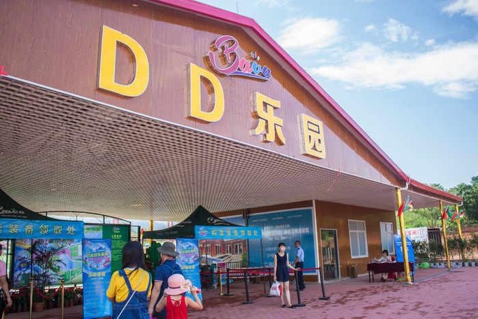 一个、两个非洲友人都晒中暑了，妈妈我要去巴伐利亚避暑