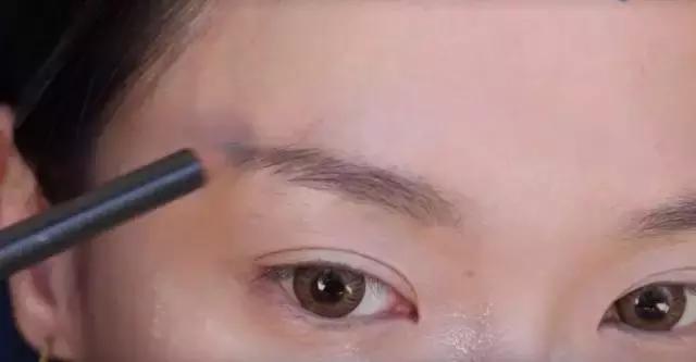 怎么打造眼妆视频,如何打造好看的眼睛妆容