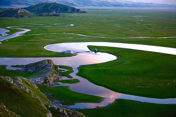 巴音布鲁克最高的山和最长的河,巴音布鲁克的神秘湖泊