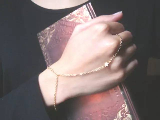 时与饰｜“手”住年华，“链”念时光：八月首饰——手链