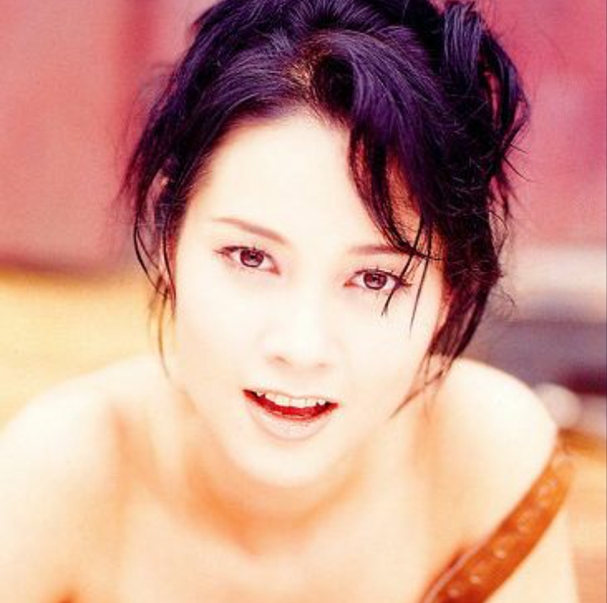 无数人女神，拍*情艳**片未火成麦当劳服务员获赞