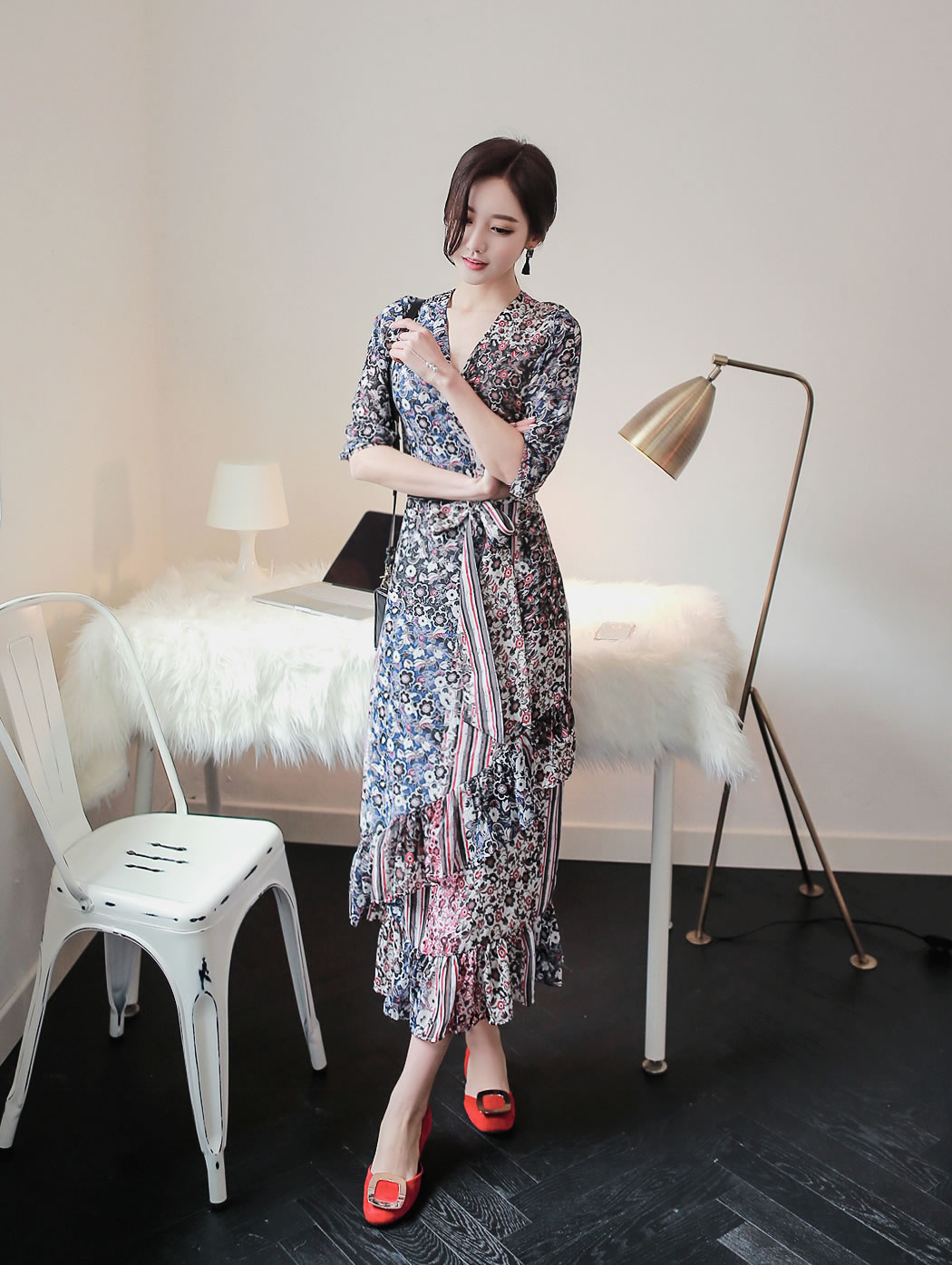 孙允珠青蓝碧波斜肩优雅礼裙鉴赏,孙允珠鹅黄淡雅轻纱微透百褶裙