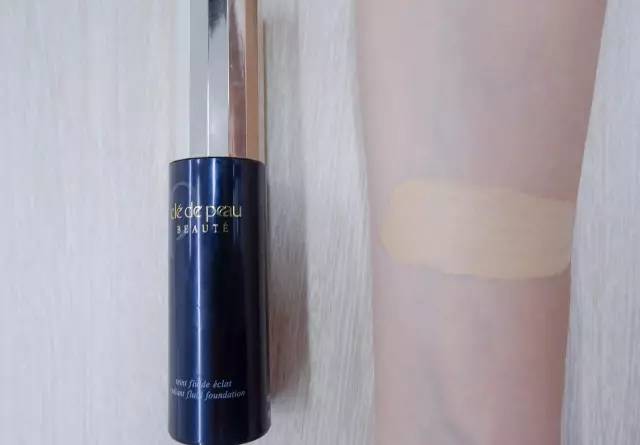 编辑部的选择｜4款网红粉底测评，不去专柜也能挑到合适你的那个