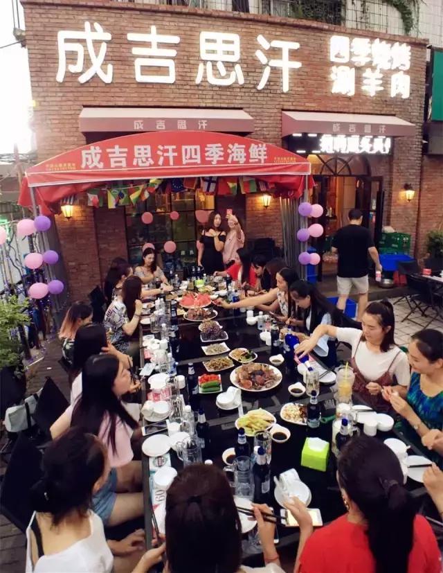 太“凶”残！平顶山这家店又小又偏，却每晚美女如云，还经常排队