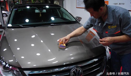 汽车打蜡镀膜镀晶哪一个比较好,汽车珍珠白漆面打蜡