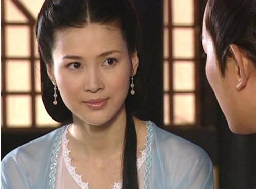 因亮剑爆红，两次搭档罗晋后少有音讯，今与靳东演离婚，再度走红