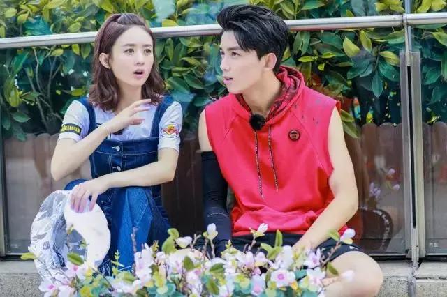 李易峰赵丽颖情侣装,赵丽颖李易峰穿情侣装