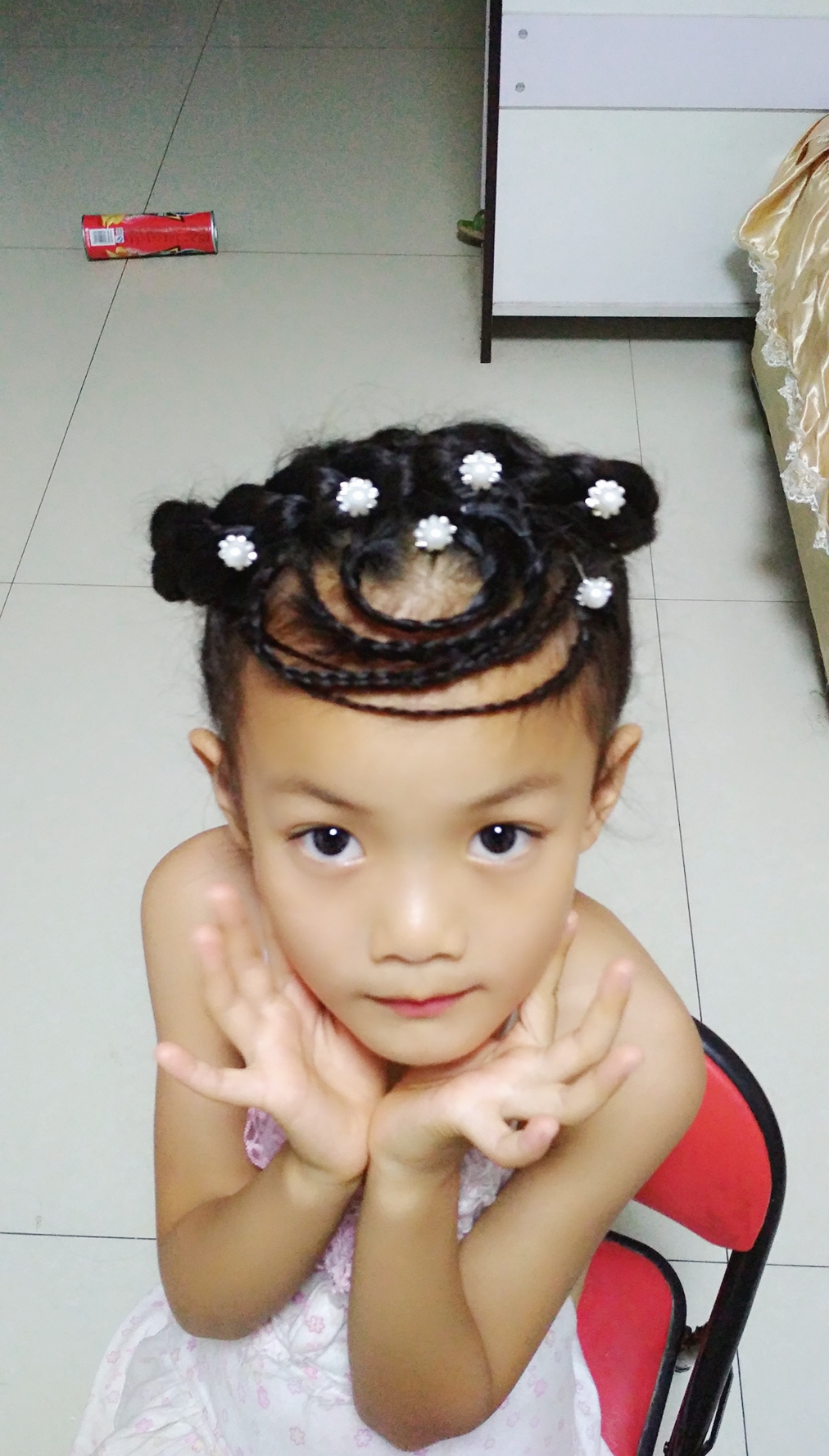 有刘海的宝宝合适编什么发型,小孩高额头刘海怎么扎起来好看