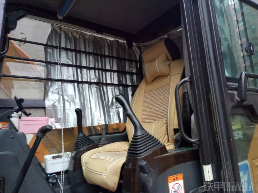 挖掘机加装各种奇葩功能,挖掘机驾驶室改装实用
