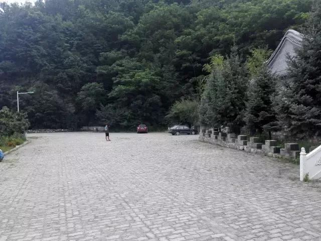 距京160公里，山水面积达5km²，双泉汇流誉为“十里画廊”