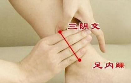 舌苔发黄厚腻口苦口臭舌头上有痰,舌苔厚白口苦口臭是什么症状