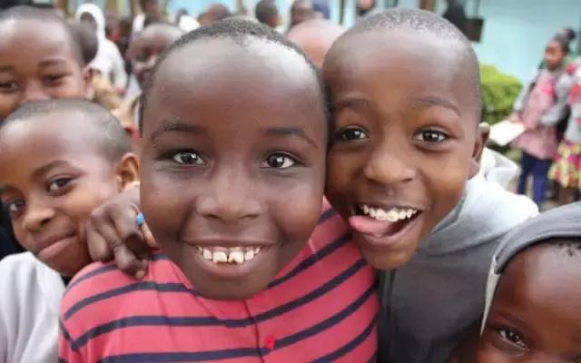 “非洲小孩”火了，但涉嫌违法