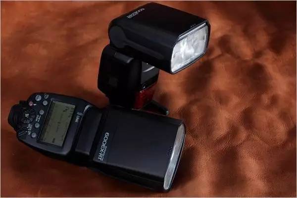 百块的外闪真能买？换个方式玩摄影