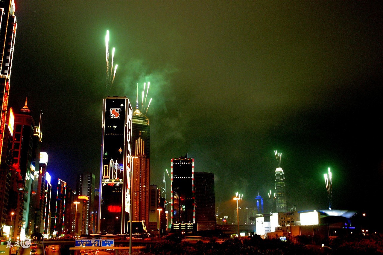 香港经济迅速发展的原因,香港经济繁荣靠的是什么