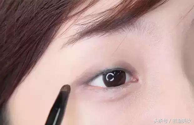 眼影的画法新手简单淡妆,眼影的画法初学者