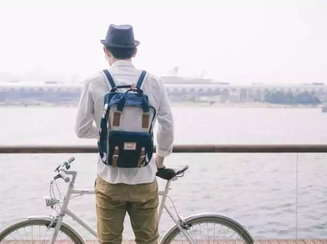 背了这个“甜甜圈”包包，我彻底放弃了北极狐