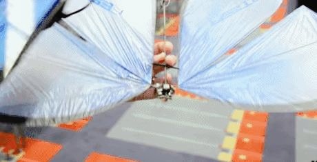 神的触手被做了出来，能够轻松吸住柱状体！