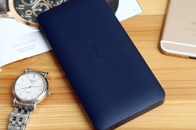 无线移动电源如何给苹果手机充电,苹果用充电宝充电不用官方数据线