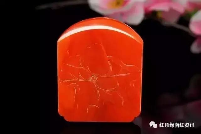 南红牛血红能盘包浆吗,南红柿子红手串会越戴越红吗