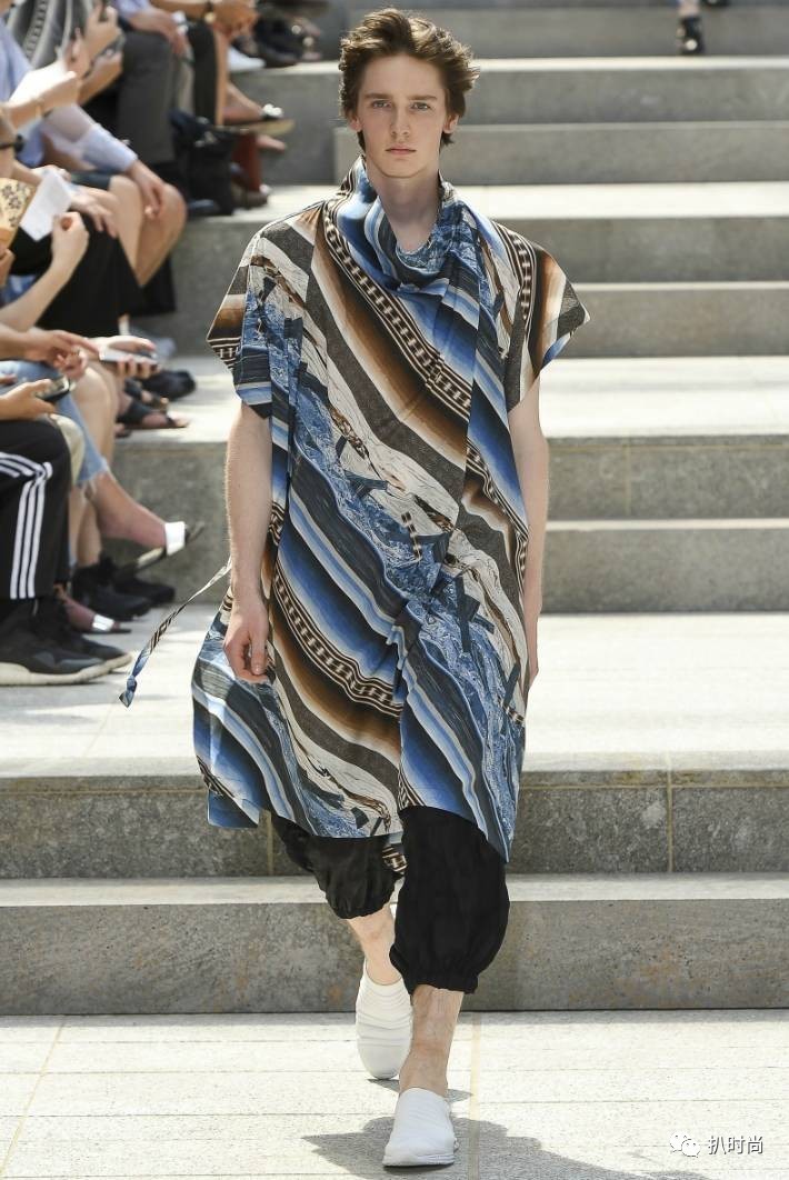 当下男装流行款式,男装宽松百慕大短裤流行趋势