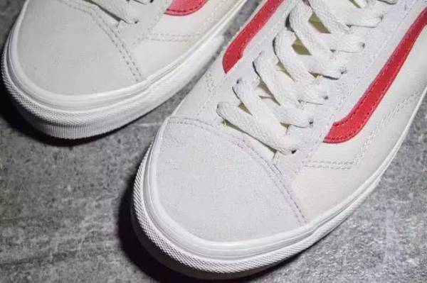 秋天入手这双高端休闲鞋无敌百搭,初秋必买的4双鞋穿10年都不过时