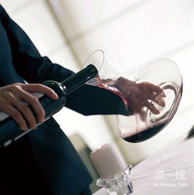 葡萄酒醒酒一般醒多长时间,葡萄酒醒酒的方法有什么技巧