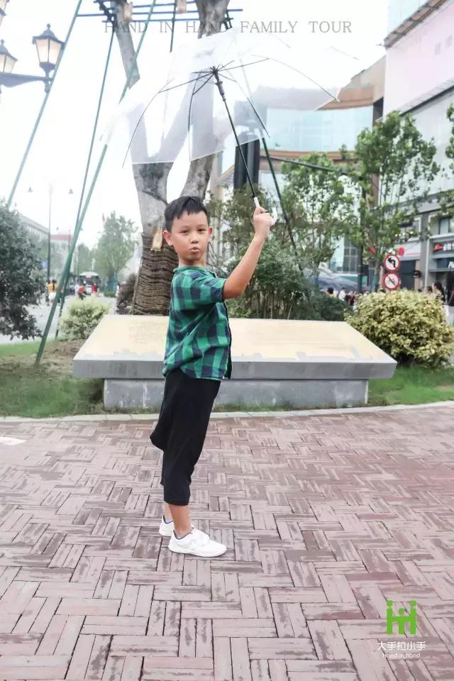 中山大道潮童街拍：很萌很酷很厉害，还会耍宝！