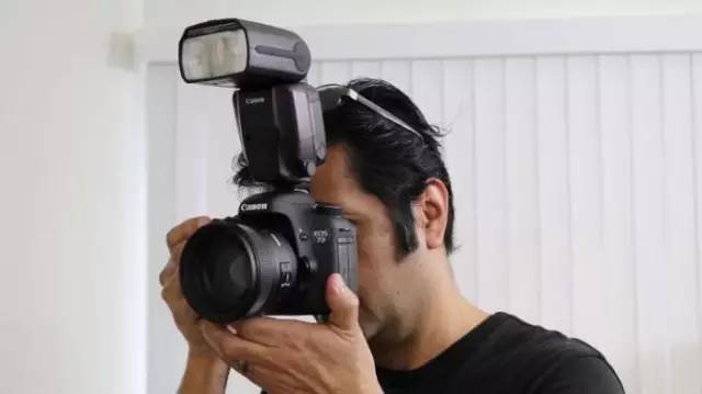 百块的外闪真能买？换个方式玩摄影