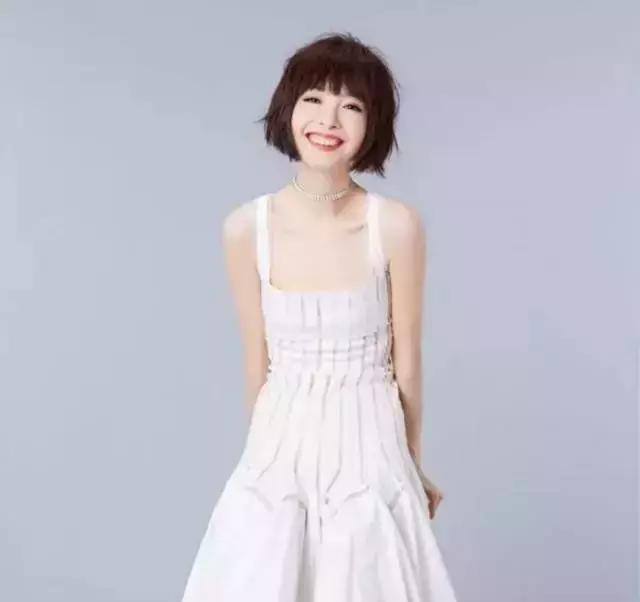 贾玲同款头发教程,贾玲发型辫子怎么扎好看