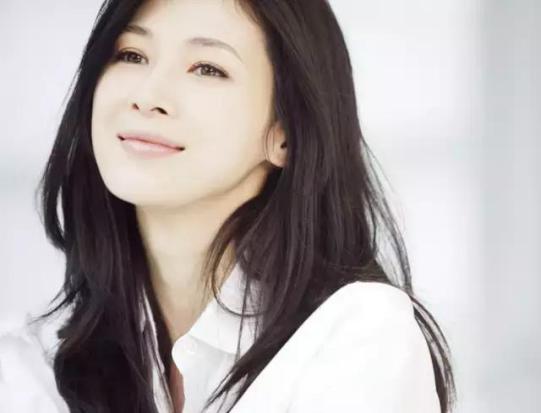 因亮剑爆红，两次搭档罗晋后少有音讯，今与靳东演离婚，再度走红