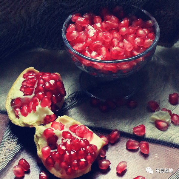 即将收获的石榴既美观又美味,又大又红的石榴真好吃