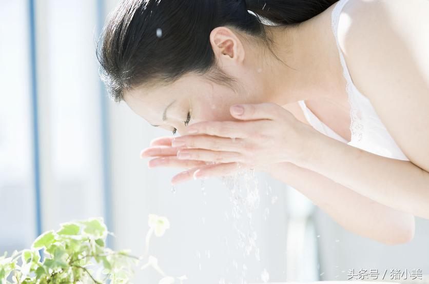 跟着我这样做，你也能够白的像日光灯