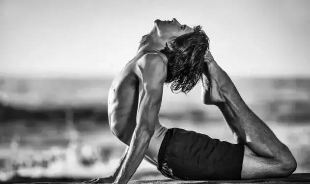 阿斯汤加瑜伽合适年龄大的人吗,瑜伽阿斯汤主要是练什么