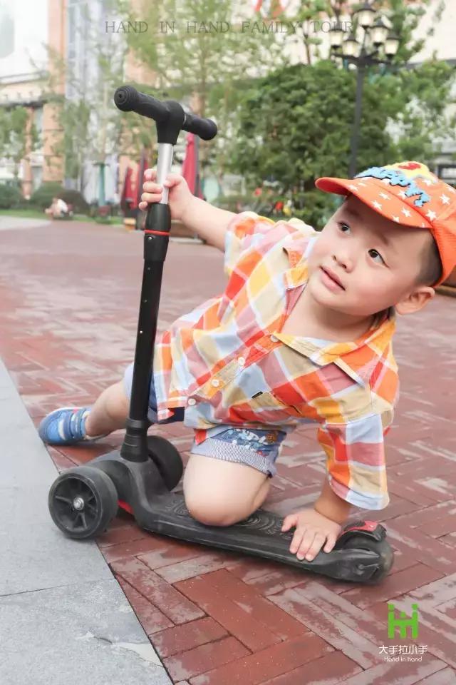 中山大道潮童街拍：很萌很酷很厉害，还会耍宝！