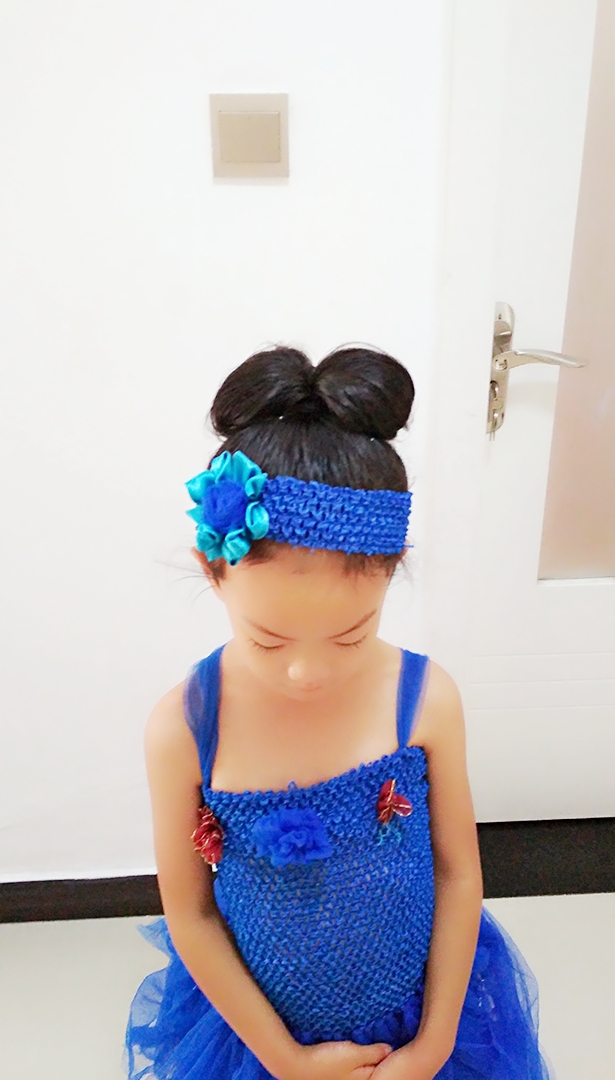 兔耳立体蝴蝶结发型,带有小狐狸耳朵的超简单发型