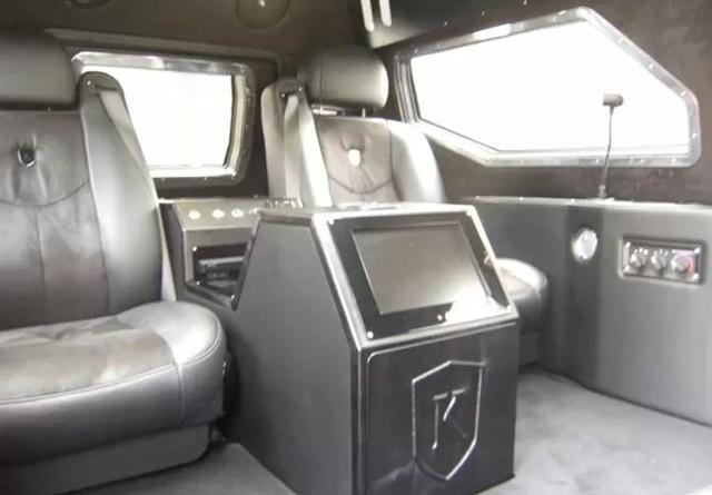 1500万骑士十五世去洗车，洗车员工直摇头：装甲车我们洗不了