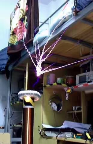 自制初级220v特斯拉线圈,自制特斯拉线圈三极管测试