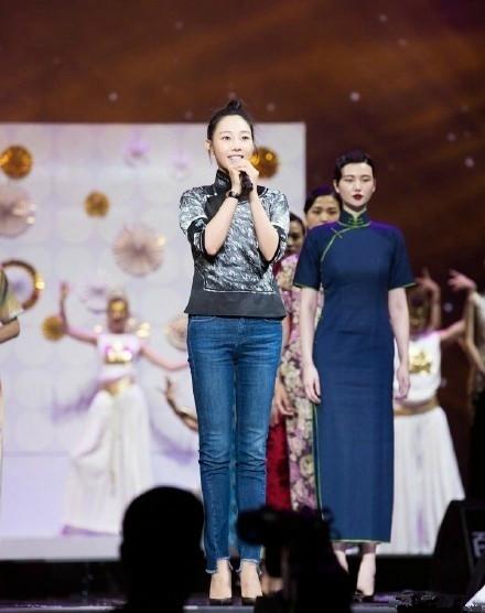 白百何胖了20斤之后,白百何33天不重样穿搭花棉袄