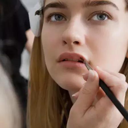 化妆刷多久清洗一次,用卸妆油清洗化妆刷