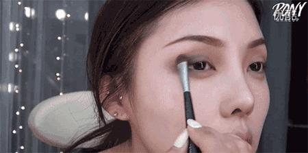 从朋克妆到野生眉，舒淇《侠盗》换“四张脸”！