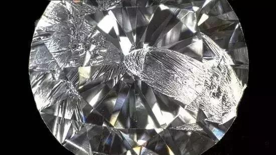 钻石开裂怎么保养,钻石怎么样才能损坏