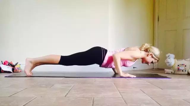 坚持一个月平板支撑会有什么变化,坚持练平板支撑身材有什么变化