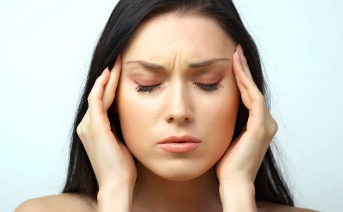 正常掉发范围明显感觉到头发稀疏,头发稀疏掉得厉害是怎么回事