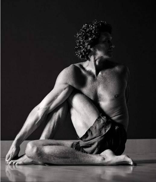 阿斯汤加瑜伽合适年龄大的人吗,瑜伽阿斯汤主要是练什么