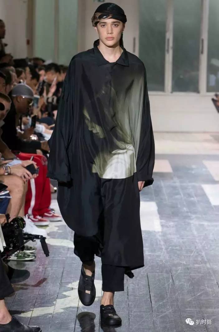 当下男装流行款式,男装宽松百慕大短裤流行趋势
