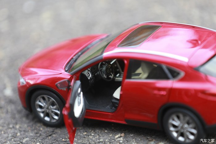 新款马自达cx-4车模型,马自达cx-4后备箱细节图